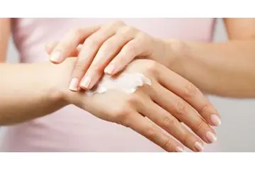 Elde Çatlak İçin Doğal El Kremleri